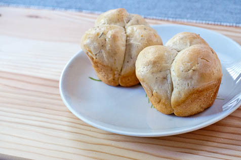herb cloverleaf rolls