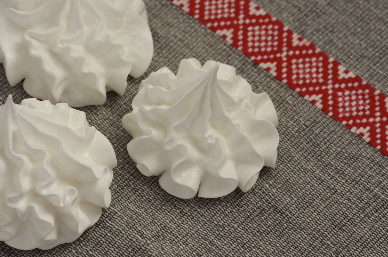 meringue kisses