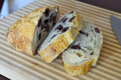 kalamata olive asiago thyme bread